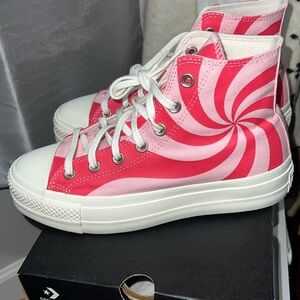 Women’s pink converse